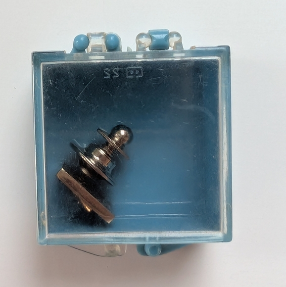 Weyerhaeuser Service Award Lapel Pin 3 Stars 10K Gold - Picture 4 of 4